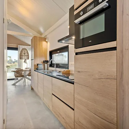 Holiday home Sustainable On The Brielse Meer *